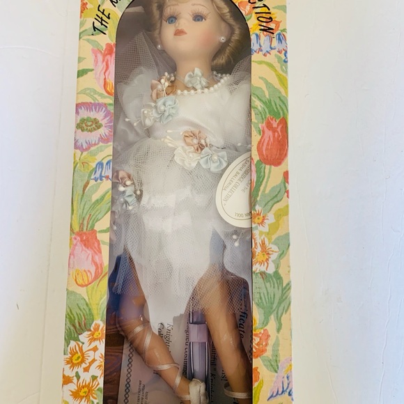 16” in Porcelain Doll ballerina blond ballet dancer white tutus white point shoe - Picture 6 of 11